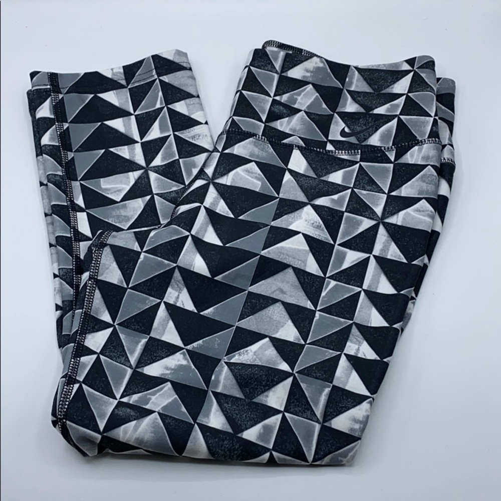 Nike Geometric Dri-Fit Capri Leggings